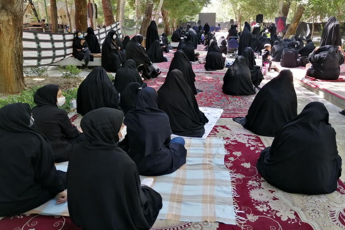 نماز ظهر عاشورا در گذر چهارباغ اصفهان اقامه شد