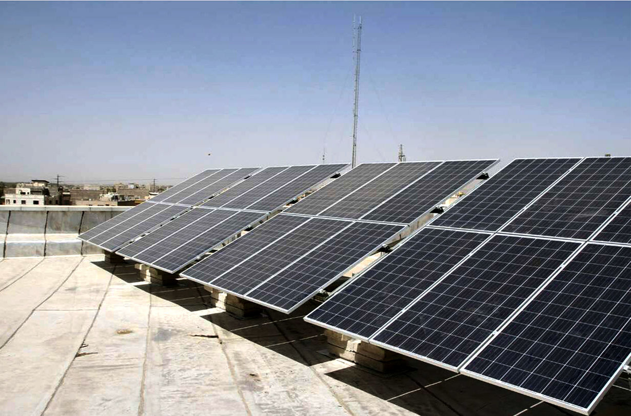 نیروگاه خورشیدی آفتاب تابان در گاریزات تفت بهره برداری شد