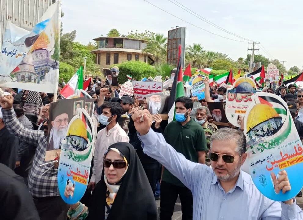 راهپیمایی روز ‌قدس در جوار آب‌های نیلگون خلیج فارس