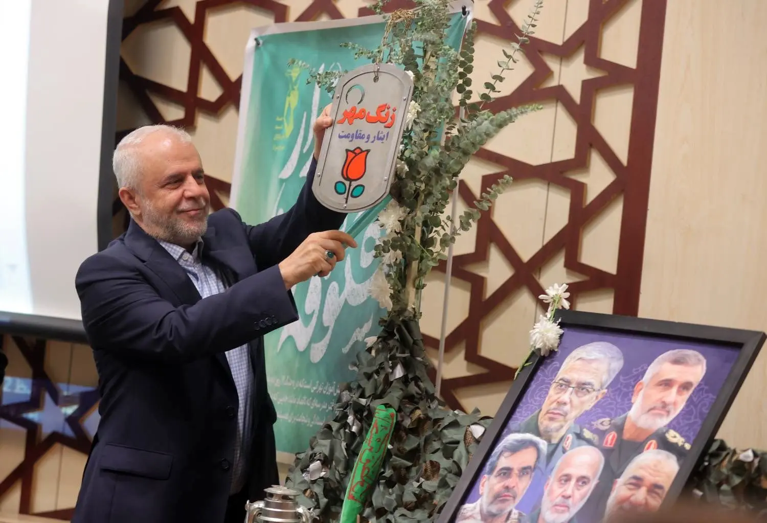 پویش «ایران سرافراز» در مدارس با برافراشتن پرچم جمهوری اسلامی آغاز شد