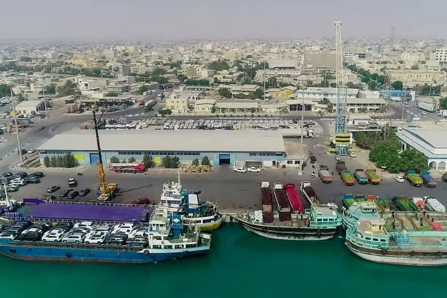 تخلیه و بارگیری بیش‌ از دو میلیون کالا در بنادر غرب هرمزگان