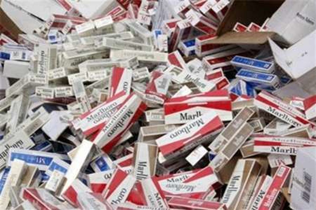 کشف بیش از ۶۰۰ هزار نخ سیگار قاچاق در بستک 