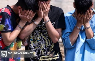 دستگیری اراذل و اوباش خزانه در عملیات پلیس+ فیلم