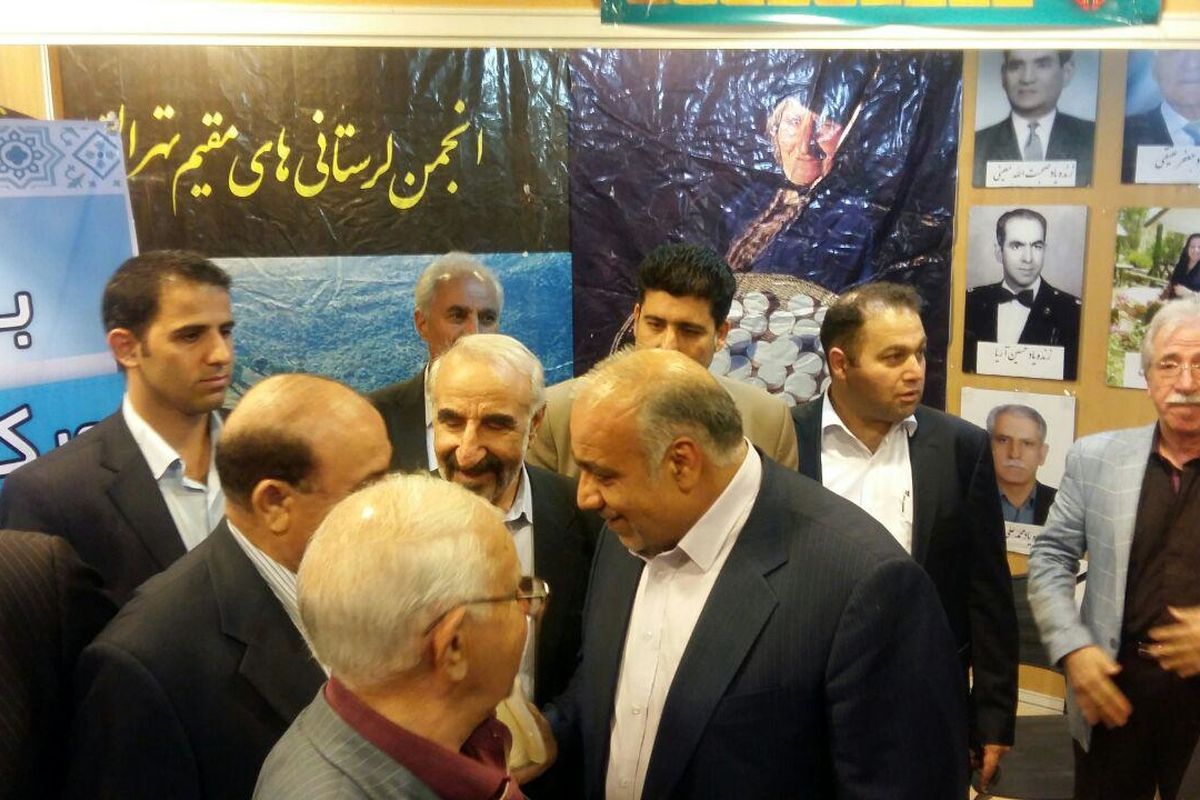 وزیر علوم از نمایشگاه فرهنگی اقتصادی استان لرستان بازدید کرد