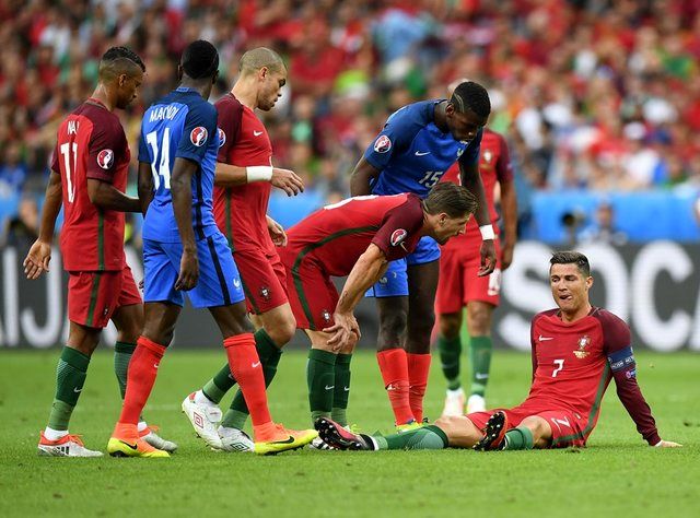 رونالدو با گریه از یورو ۲۰۱۶ خداحافظی کرد
