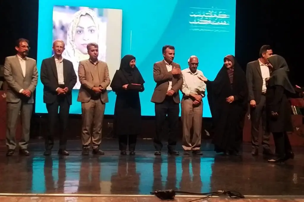 تقدیر از زهرا پورحسن به‌عنوان مروج کتاب و کتابخوانی هرمزگان