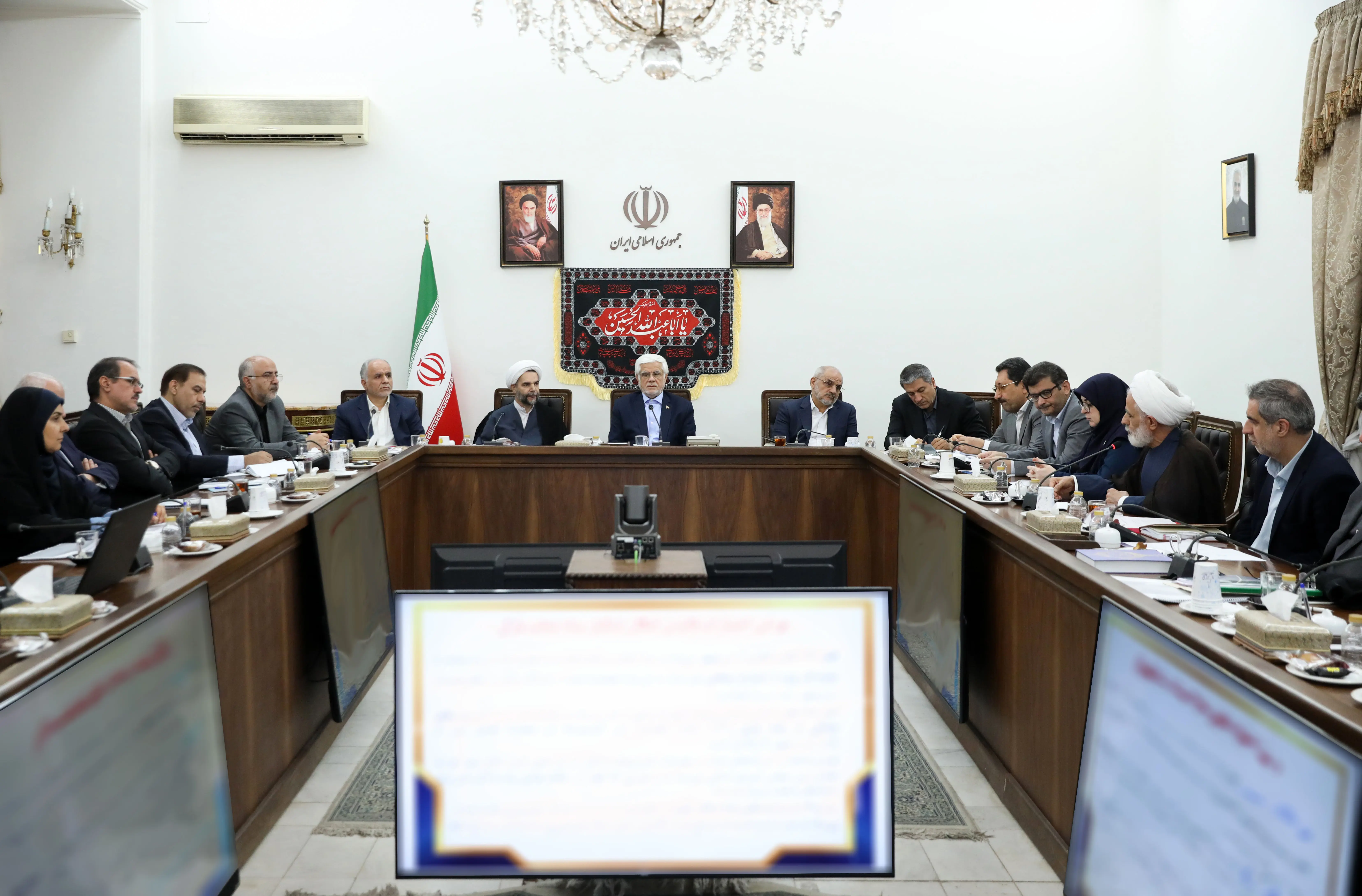  تاکید بر ضرورت حفظ آمادگی کامل در برابر توطئه‌های دشمنان در جنگ اقتصادی