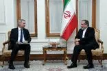 رونوشت استوارنامه سفرای جدید سوئیس و اندونزی به عراقچی تقدیم شد