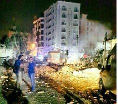 تردد آمبولانس ها در محل انفجار تروریستی در وان ترکیه ادامه دارد