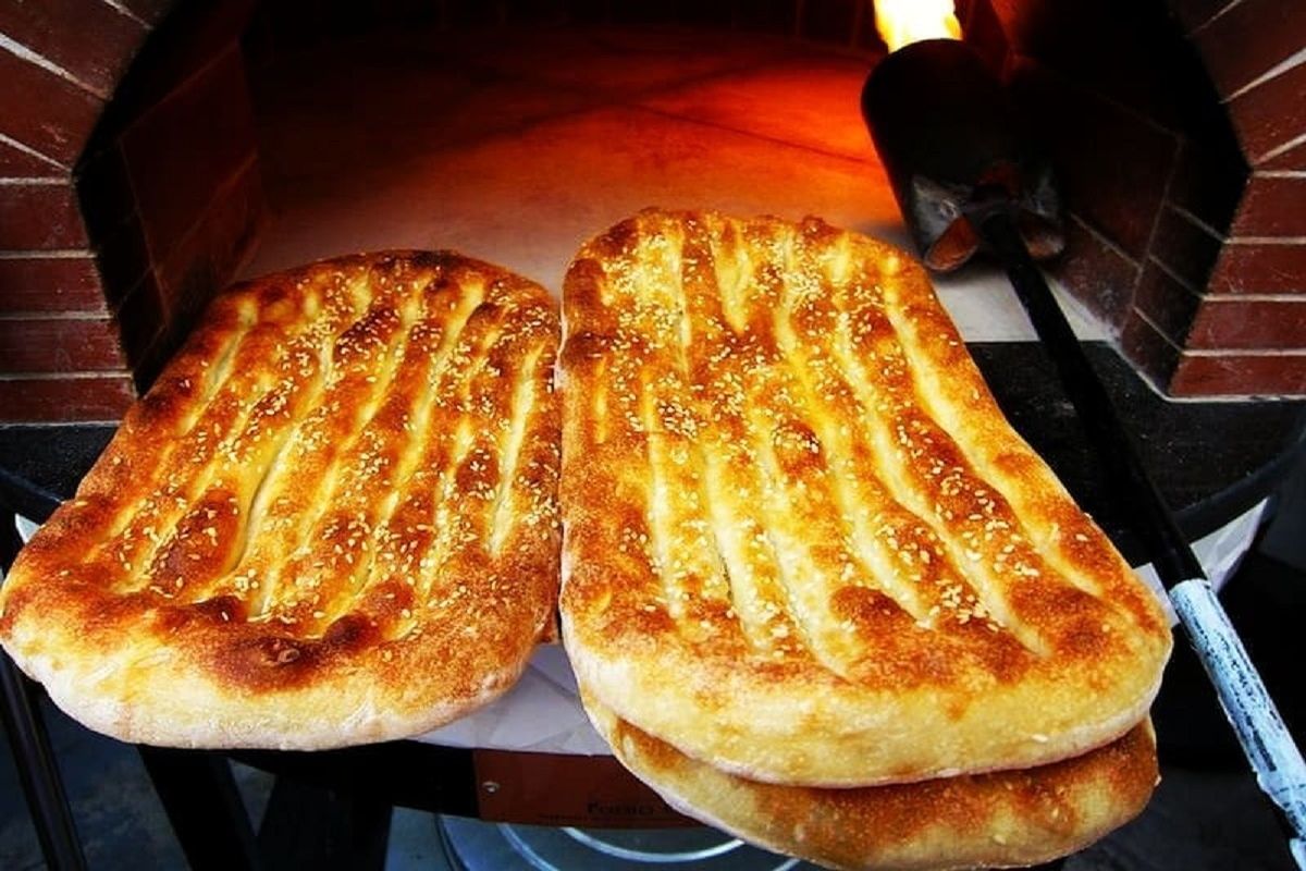 مجوز نخستین پروانه ساخت نان سنگک کامل و نان بربری کامل، در شیراز صادر شد