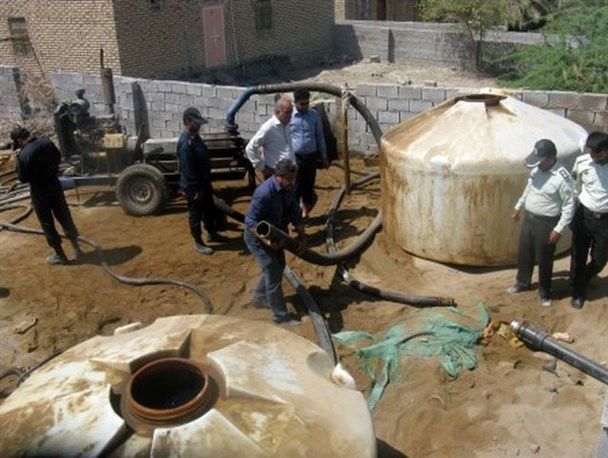 ۴۲ هزار لیتر سوخت قاچاق در یکی از روستاهای ساحلی بندرعباس کشف شد