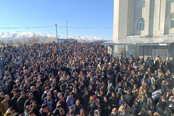 آیچی پیکر قهرمان موتای کشور را در آغوش کشید 