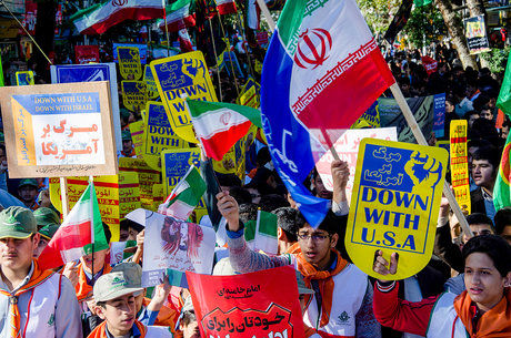راهپیمایی ۱۳ آبان در اصفهان آغاز شد