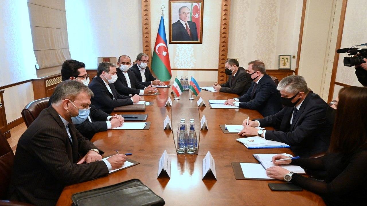 عراقچی با وزیر خارجه جمهوری آذربایجان دیدار کرد