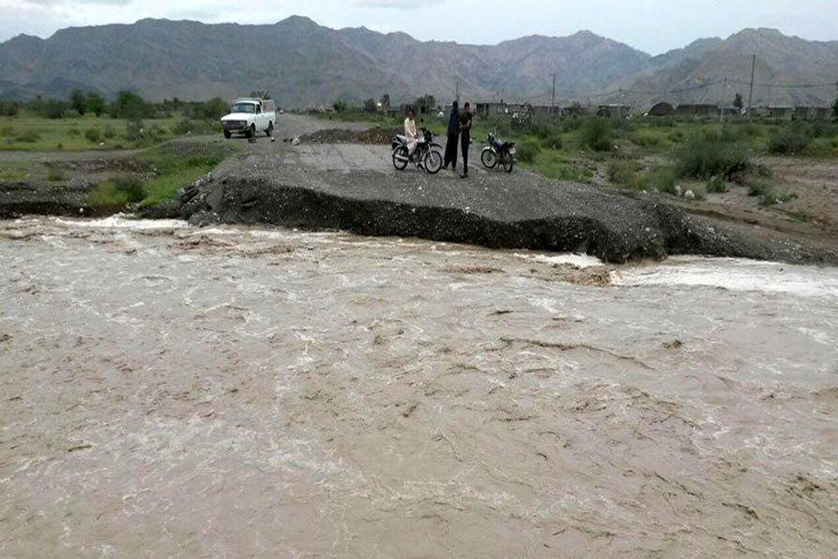 راه های ارتباطی 13 روستای سیریک قطع شد/مرگ جوان مینابی بر اثر صاعقه