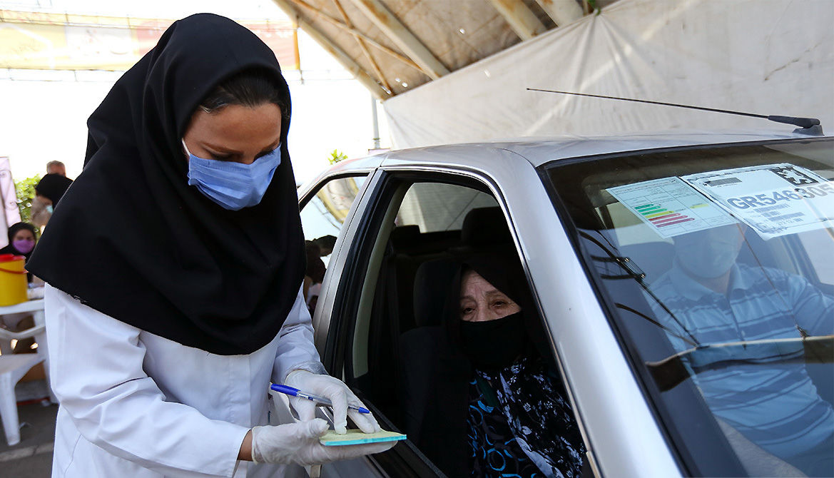 آغاز فعالیت مرکز واکسیناسیون خودرویی در نمایشگاه بین المللی مشهد 