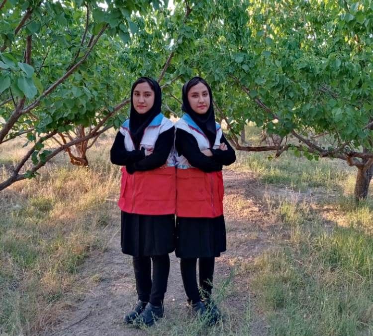 گفتگو با دو عضو جوان هلال احمر استان یزد شهرستان خاتم؛ دوقلوهای بشردوست