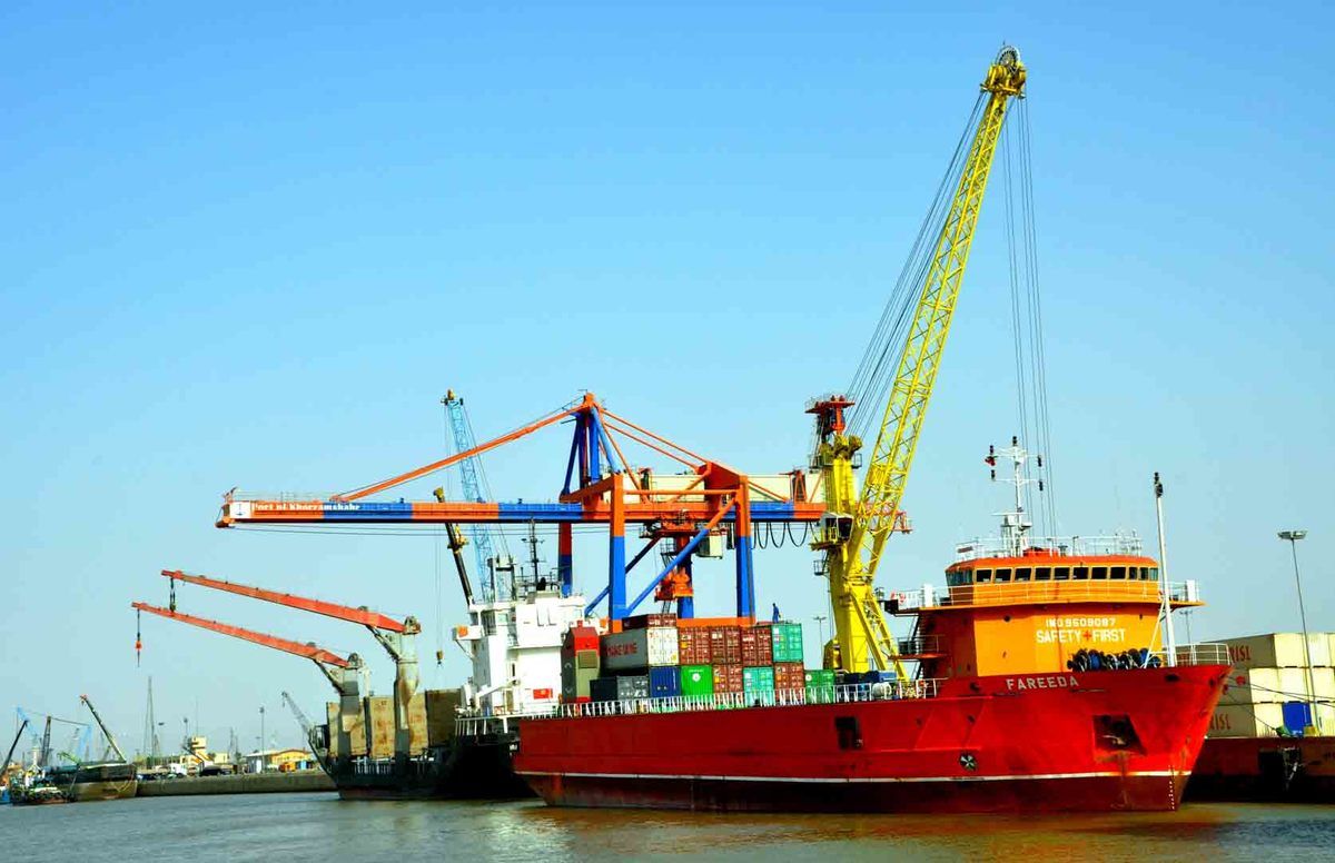 بازرگانان از طریق مرز دریایی برای صادرات کالا به عراق اقدام کنند 