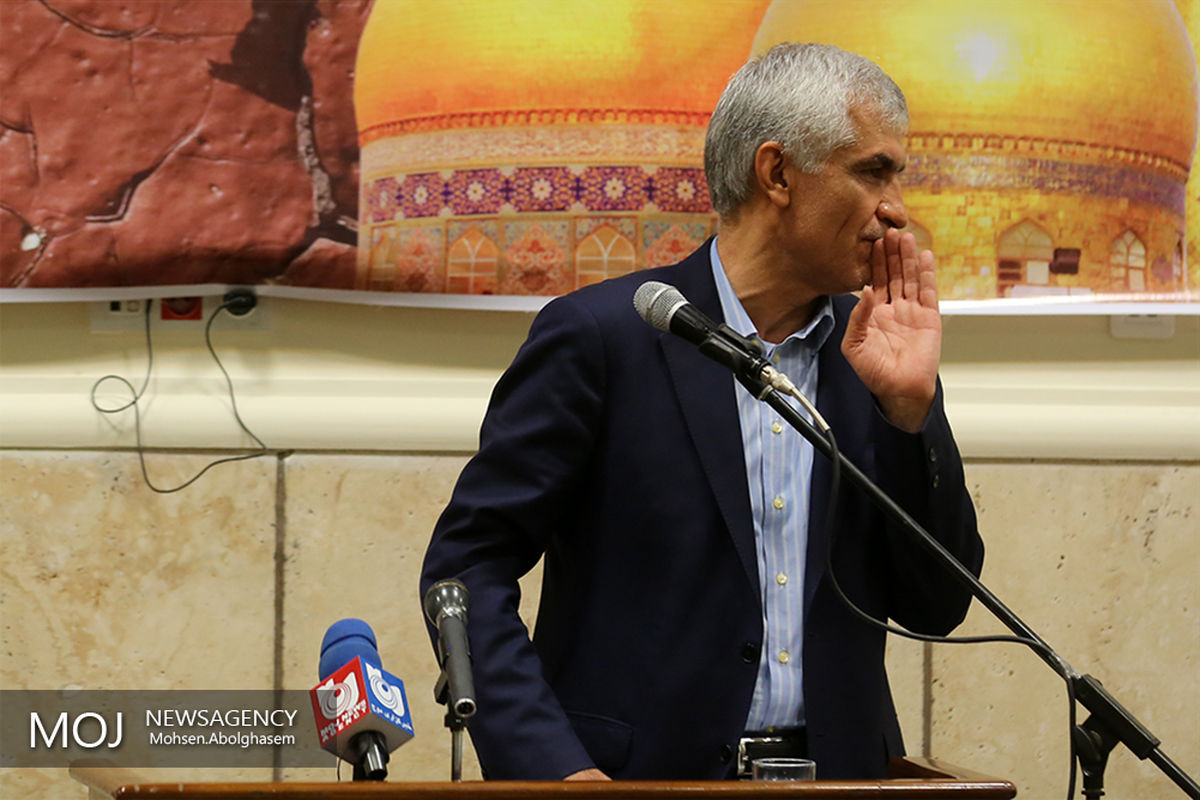 رفتاری که در مجلس برای دفاع از شهردار تهران شد زننده بود