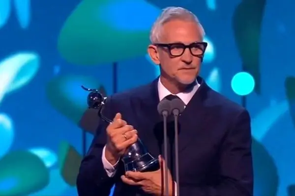 باید صدای بی‌صداها باشیم