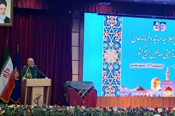  در برابر دشمن بر سر اصول خود می ایستیم