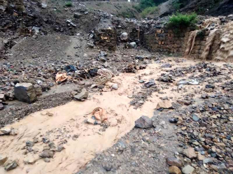 طغیان رودخانه، راه ارتباطی درون روستایی نیچکوه را مسدود کرد
