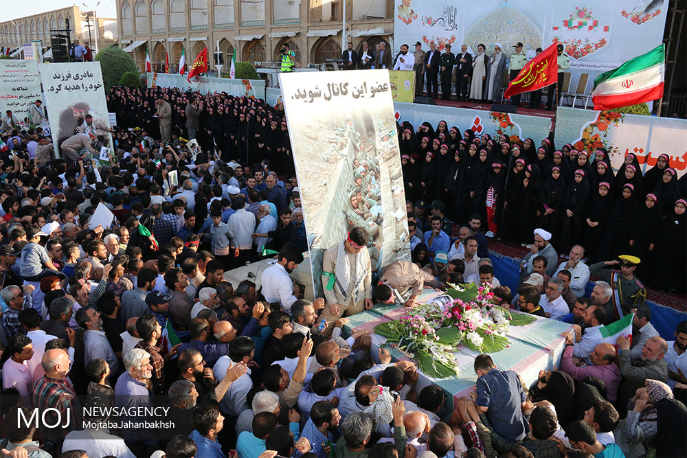 تشییع پیکر مطهر شهدای دفاع مقدس در اصفهان