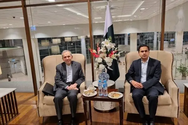 تخت‌روانچی برای سیزدهمین دور گفت‌وگوهای سیاسی ایران و پاکستان وارد اسلام‌آباد شد