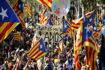 پلیس اسپانیا حوزه های رای گیری در کاتالونیا را پلمپ کرد