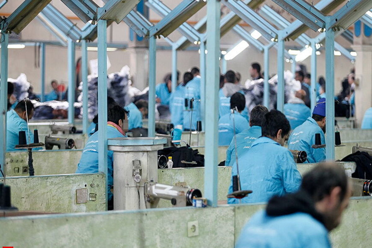پیش بینی اشتغال بیش از یک هزار زندانی زندان های گیلان / عقد قرارداد با کارآفرینان پوشاک و بسته بندی در گیلان