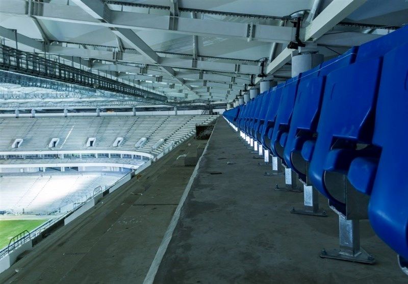 مونتاژ صندلی‌های ورزشگاه روستوف