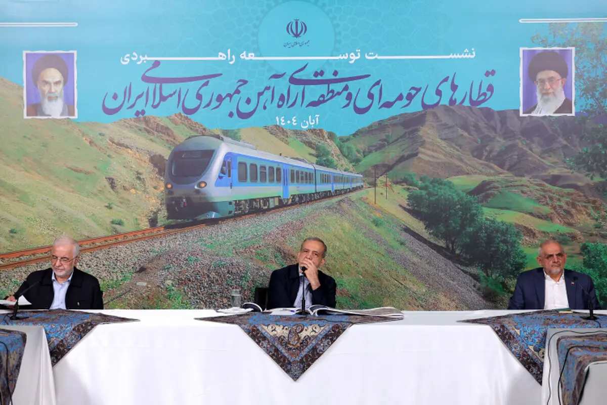 رئیس جمهور در بازدید از بخش‌هایی از شبکه ریلی منطقه‌ای تهران