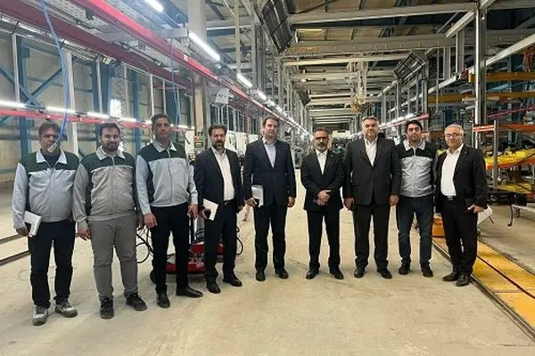 رئیس هیئت‌مدیره بانک سینا از شرکت خودرو سازی آرتابان دیزل بازدید کرد