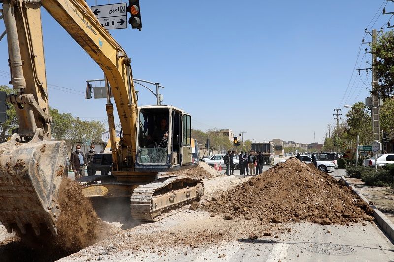 اصلاح بخشی از کلکتور فاضلاب خیابان بهارستان در ملک شهر اصفهان