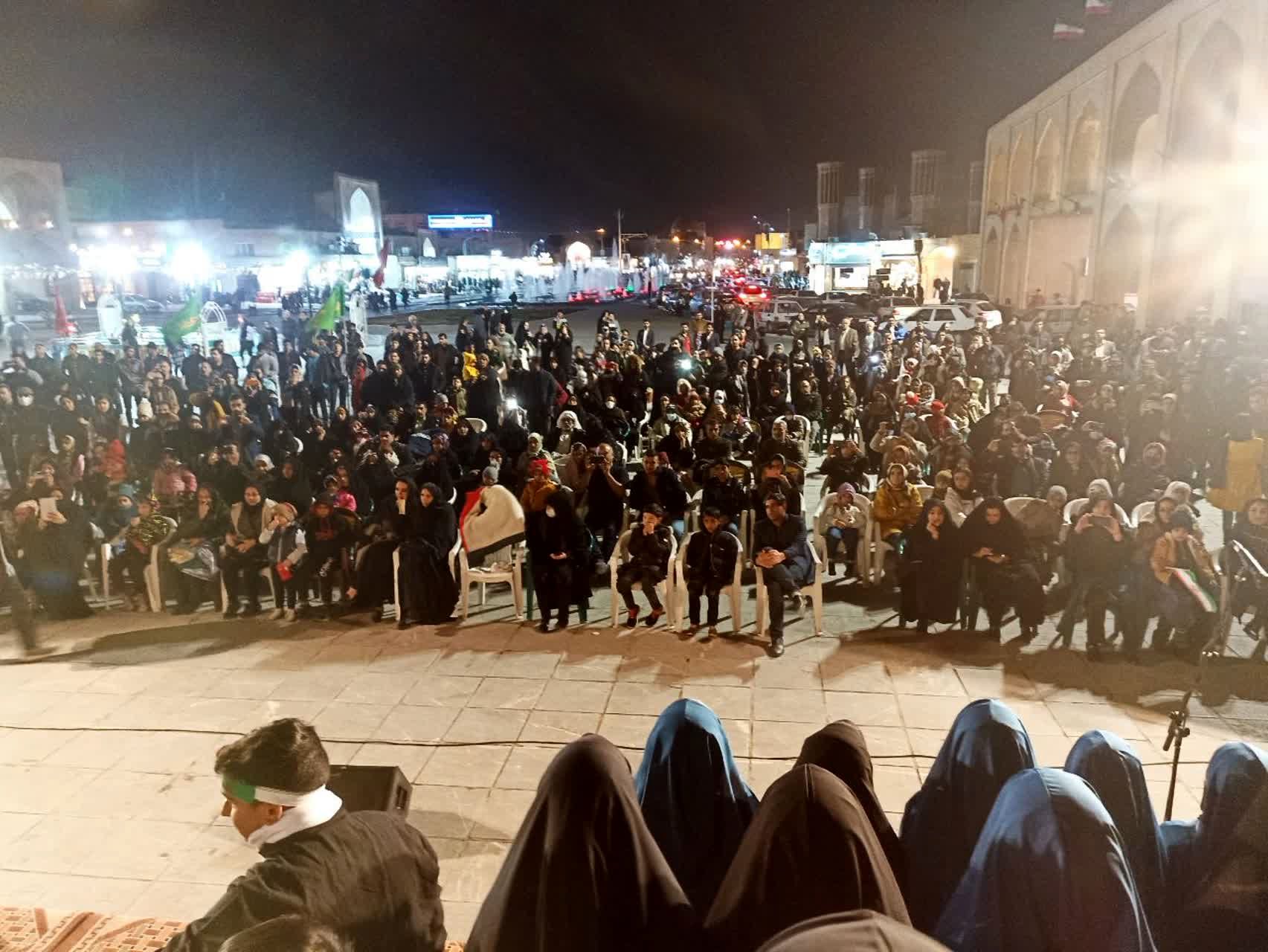 اجرای بزرگ سرود نمایش انقلاب در امیرچقماق یزد