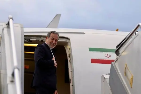 وزیر امور خارجه  برای شرکت در دور سوم گفتگوهای غیرمستقیم با آمریکا  به مسقط سفر می‌کند