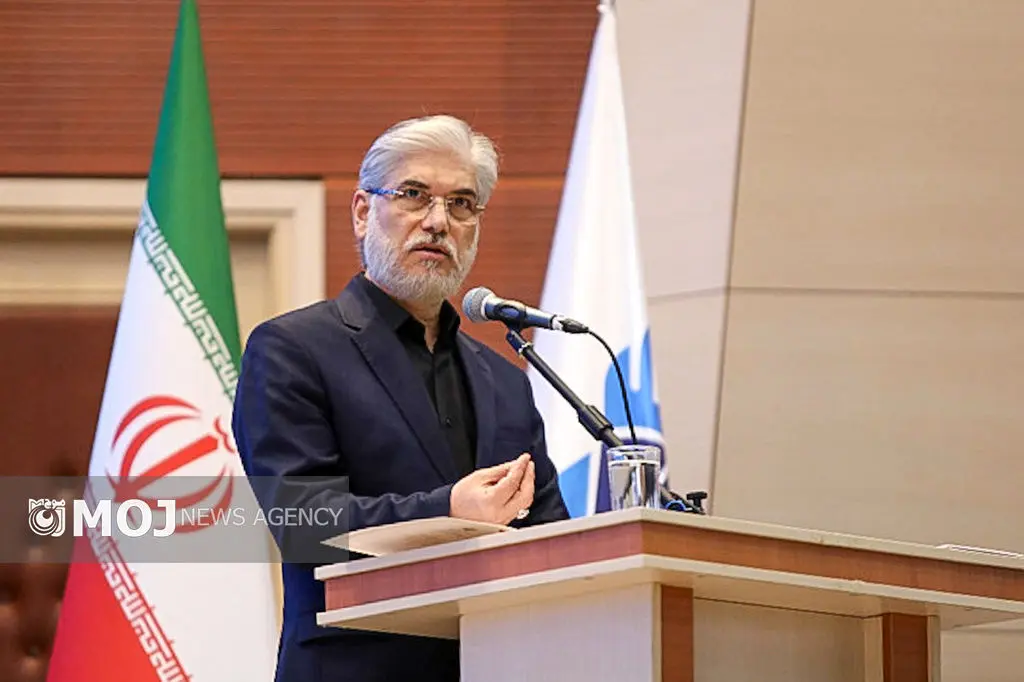 در نظریه سیاسی امام خمینی(ره) مردم جایگاه ویژه‌ای دارند