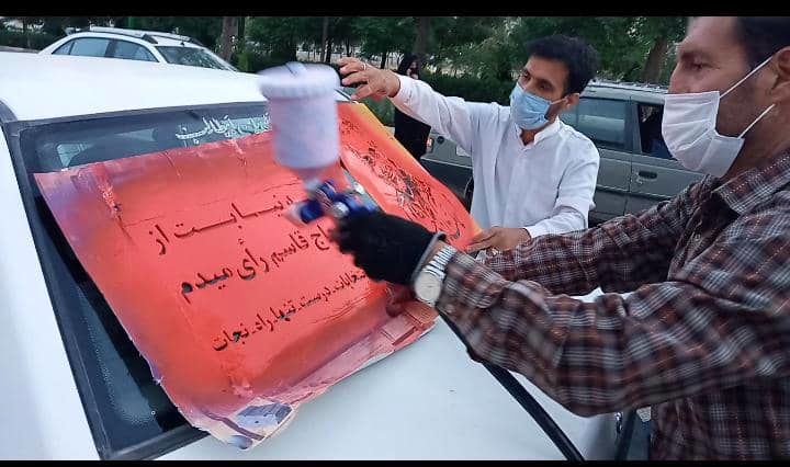 شابلون نویسی قرارگاه انتخاباتی امام علی (ع ) بر روی خودروها در خمینی شهر