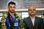خودم را برای حضور در جمع بزرگان آماده می کنم