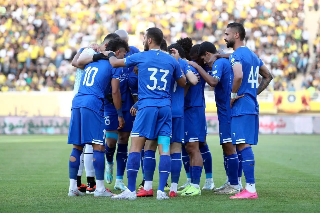  سیدورف با بازیکنان استقلال قبل از دیدار با صنعت نفت گفتگو کرد