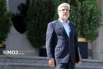 قطع ارتباط نخبگان با کشور خسارت علمی دارد