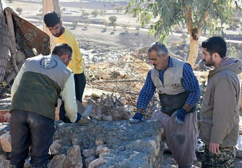 حضور بسیجیان آزادشهر و مینودشت در مناطق زلزله‌زده کرمانشاه