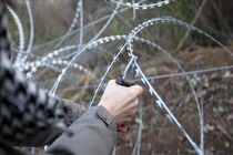 پاکستان مرز خود با افغانستان را حصار کشی می‌کند