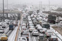 بارش برف ۳ بزرگراه تهران را دچار ترافیک سنگین کرد