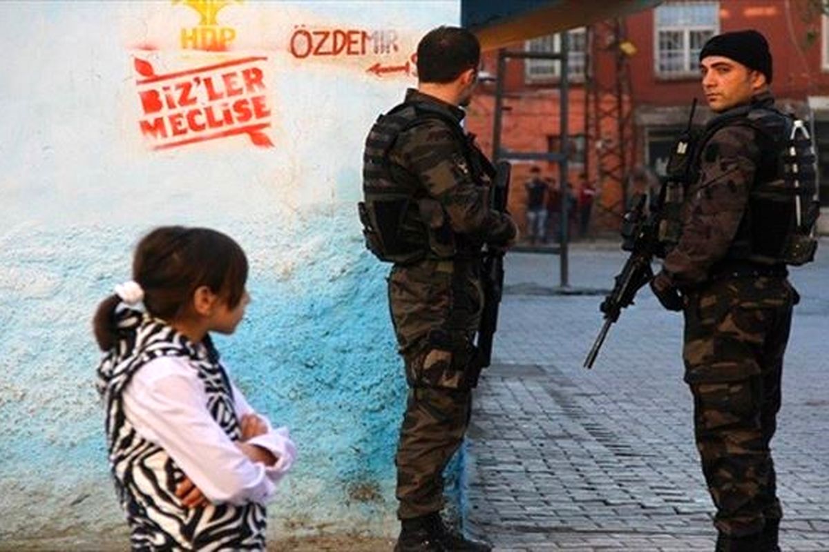 ۸۰۰۰ نیروی امنیتی در ترکیه برکنار شده اند