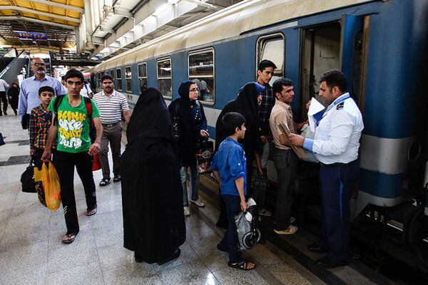 افزایش ۱۲۰ درصدی انتقال مسافر از ناوگان ریلی قم