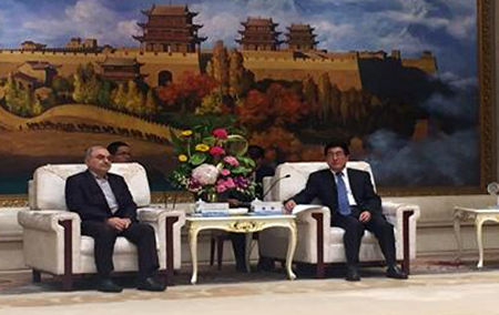 استاندار قم از غرفه جمهوری اسلامی ایران در نمایشگاه بین المللی چین بازدید کرد