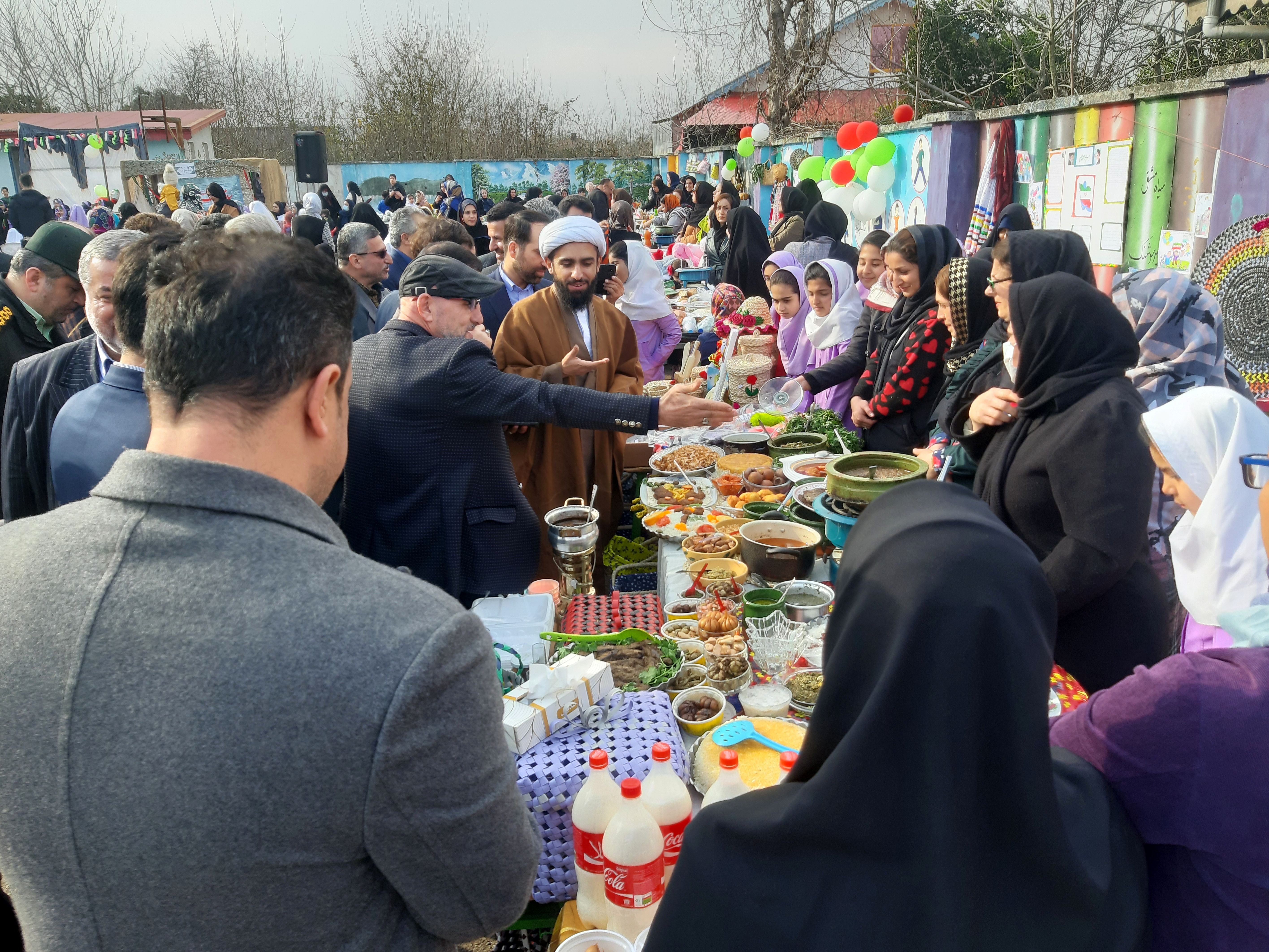 جشنواره غذاهای محلی در مدرسه شهید صدوقی شاقاجی رشت برگزار شد