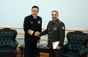 وزیران دفاع ایران و چین به گسترش روابط نظامی با ایران تاکید کردند