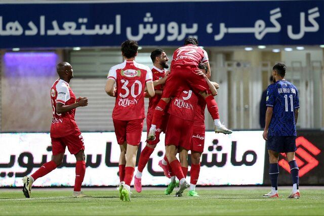 پرسپولیس با برد گل گهر، نفس به نفس استقلال ایستاد